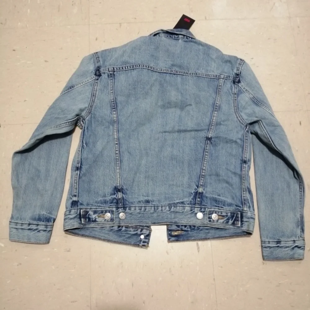 NWT Levi's ex-boyfriend trucker denim jean jacket - Picture 3 of 3